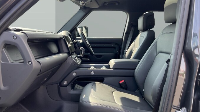 Land Rover Defender 3.0 D250 X-Dynamic HSE 110 5dr Auto Diesel Estate - Image 3
